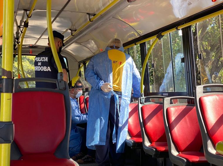 El choque de colectivos dejó una decena de heridos.