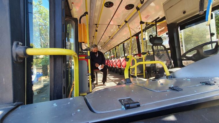 El choque de colectivos dejó más de una decena de heridos.