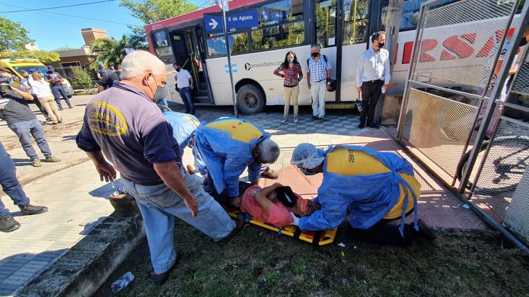 El choque de colectivos dejó más de una decena de heridos.