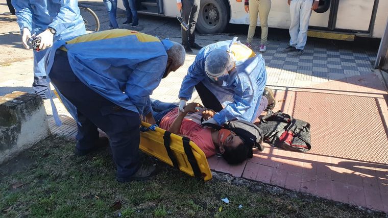 El choque de colectivos dejó más de una decena de heridos.