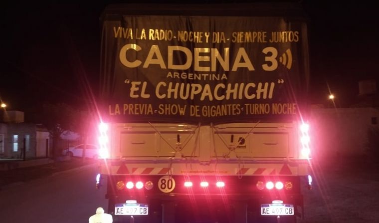AUDIO: Un oyente ploteó su camión con Cadena 3 y recorre el país