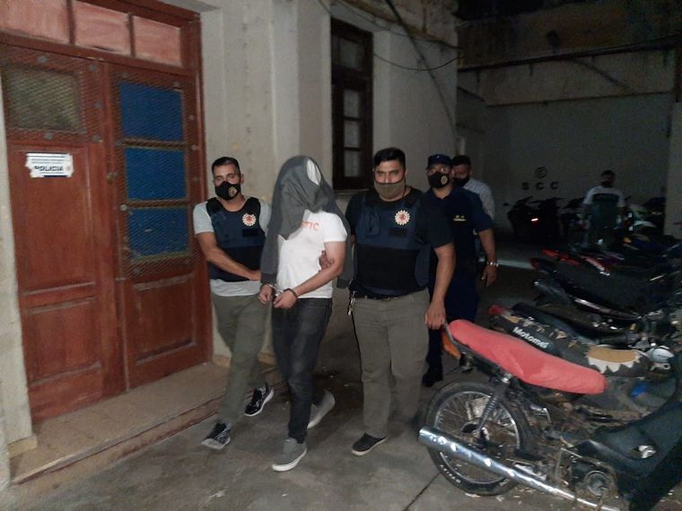 El falso médico fue trasladado por la Policía a Río Cuarto.