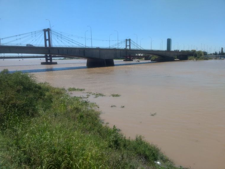 Aumentó el caudal del río Paraná tras las lluvias.