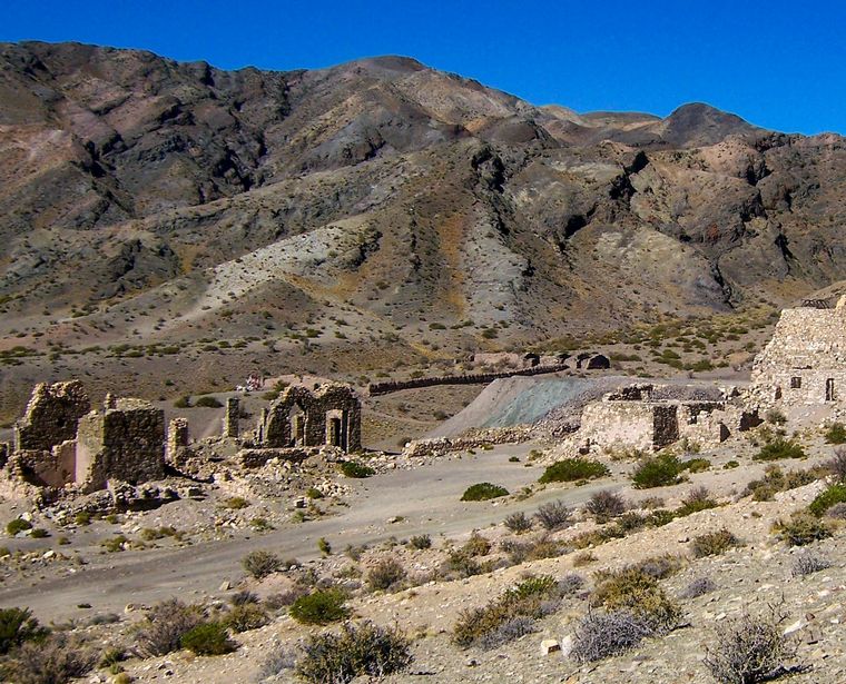 FOTO: El pueblo minero abandonado que atrae al turismo en Mendoza