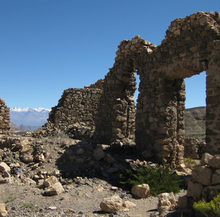 El pueblo minero abandonado que atrae al turismo en Mendoza