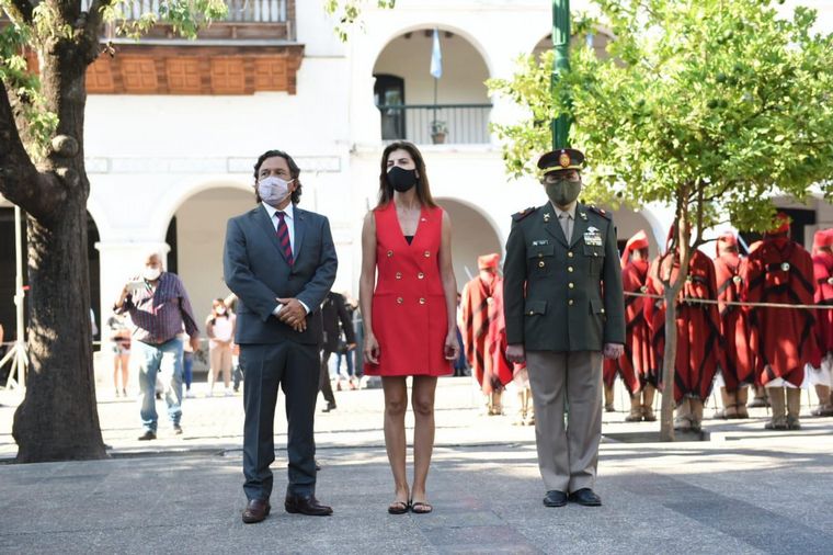 El gobernador de Salta y la intendenta de la capital en el homenaje a Güemes