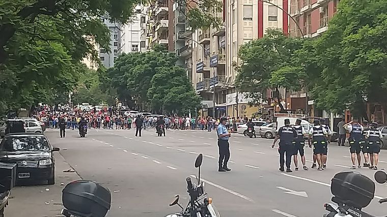 El hecho quedó registrado en videos de los vecinos.