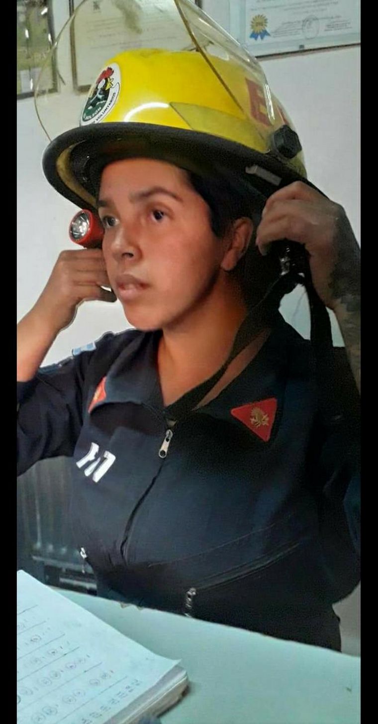 La joven pertenece al cuartel de bomberos voluntarios de El Bolsón.