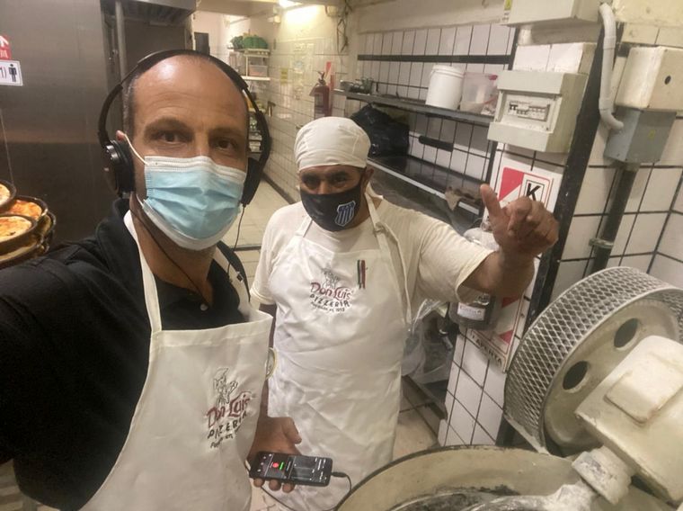 Juan Pablo Viola, junto a Walter Lazarte, de