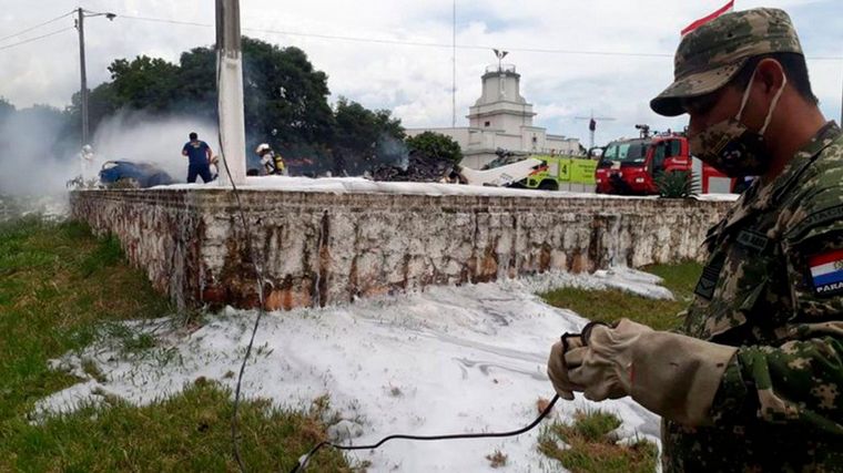 Seis militares y un civil murieron en un accidente aéreo en Paraguay (FOTO: Crónica)