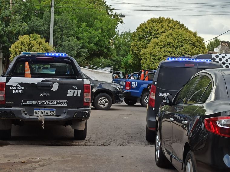 Acribillaron a una pareja dentro de su auto en Rosario.