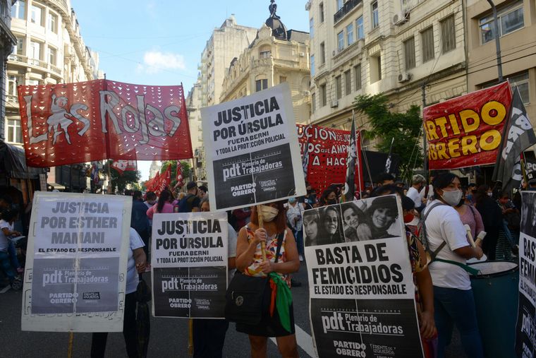 Exigieron justicia por Úrsula frente a la Casa de la Provincia de Buenos Aires.