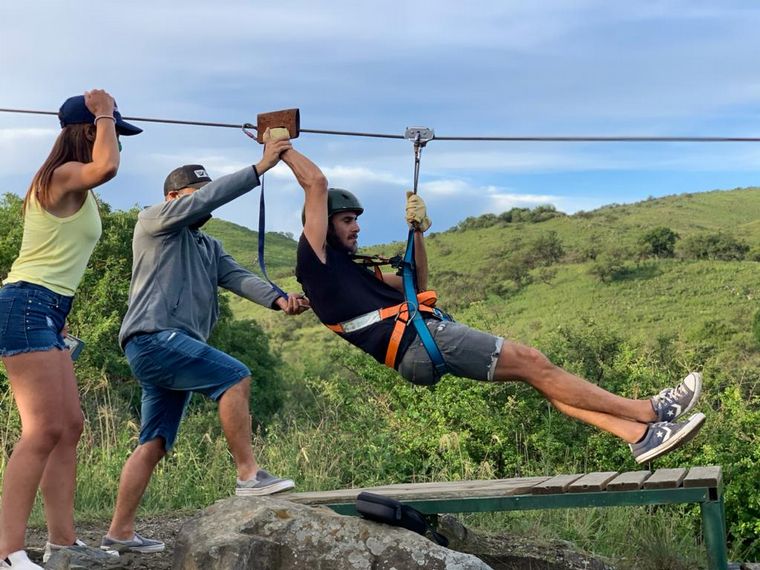 Tirolesa en Alpa Corral.
