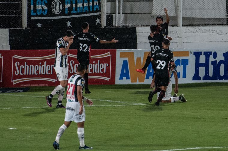 AUDIO: Primer gol de Colón (Pulga Rodríguez)