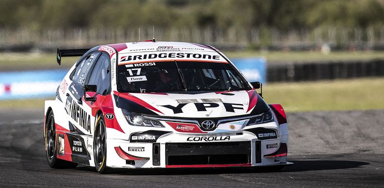 Rossi y su Corolla, los mejores entrenando el sábado. Van por el título.