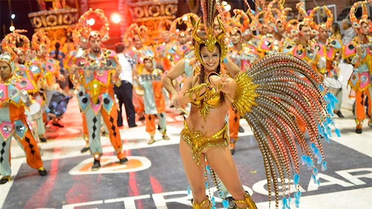 Los carnavales de Gualeguaychú en Argentina.