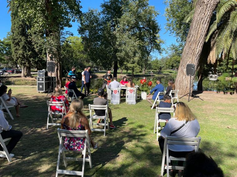  Cada unión podrá contar con 20 personas invitadas.