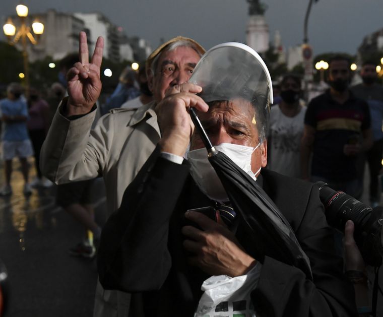 FOTO: Carlos Menem es velado en el Congreso.