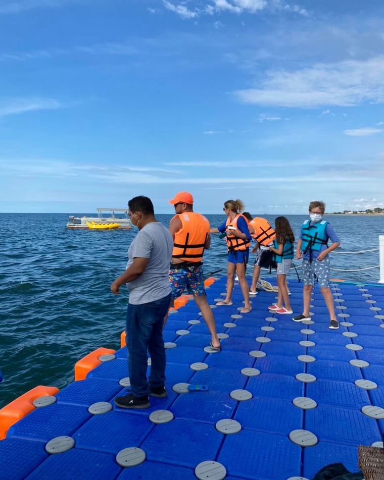 Puente flotante en Perú