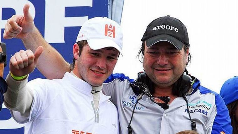 Agustín y Alberto festejando el título de TC Pista en 2008