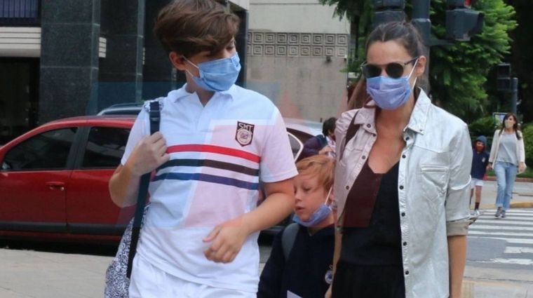 Pampiita llevó a sus hijos al primer día de clase (Foto: TN-Movilpress)