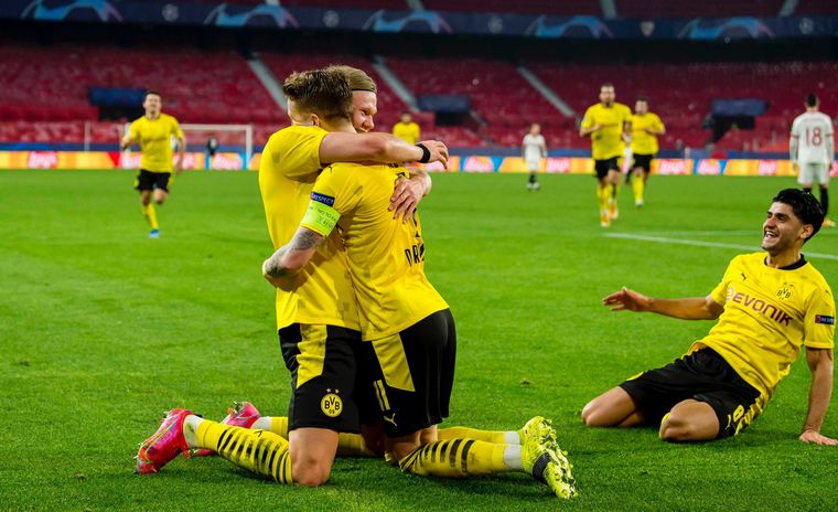Borussia Dortmund venció al Sevilla como visitante.