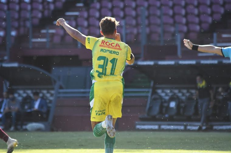 Lanús le ganó a Defensa y Justicia y es puntero de la Zona 2.