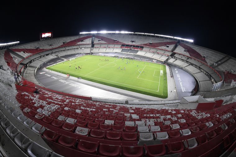 River regresó al "Monumental" y enfrenta a Rosario Central