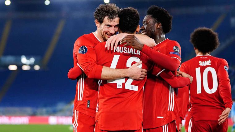 El Bayern Múnich aplastó a la Lazio en Italia.