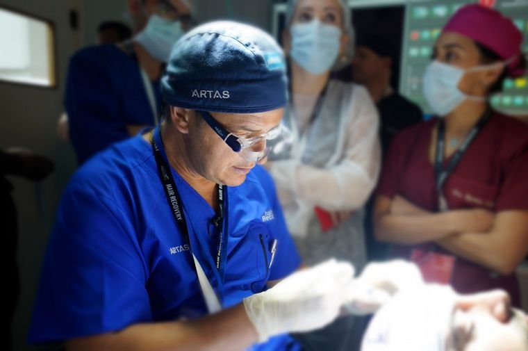 Evento mundial: 300 cirujanos por la recuperación capilar