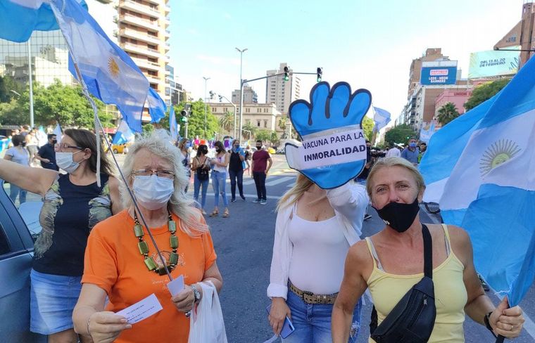 Marcha en Córdoba por las vacunas VIP
