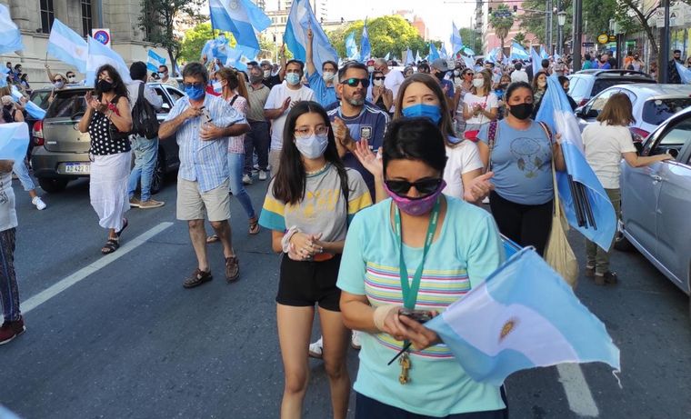 FOTO: Marcha en Córdoba por las vacunas VIP