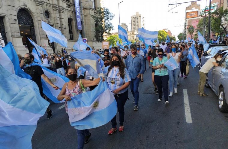 FOTO: Marcha en Cordoba por vacunas VIP.