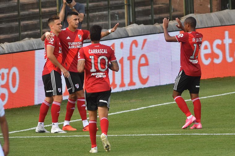 El cordobés Matías Suárez festeja el tanto del triunfo 