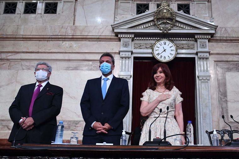 Cristina Fernández de Kirchner, sin barbijo en el Congreso.