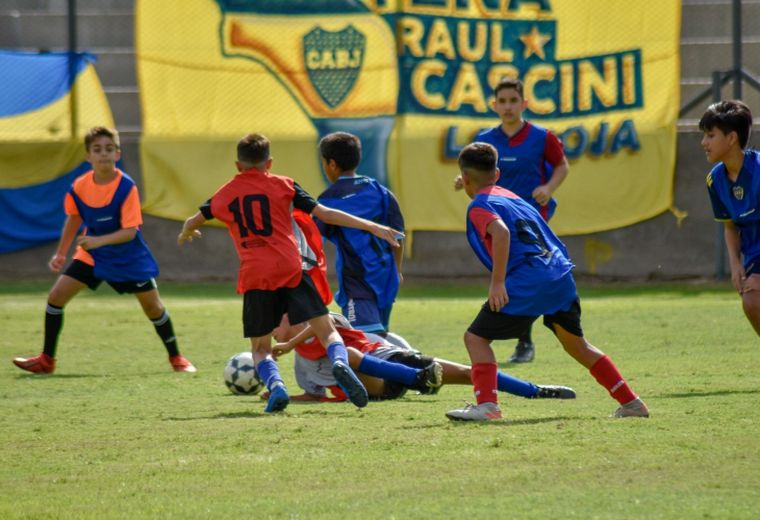 La Rioja: Más de mil chicos se probaron para jugar en Boca