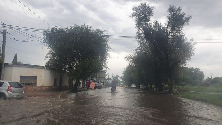 Calles anegadas en Córdoba tras la intensa lluvia.