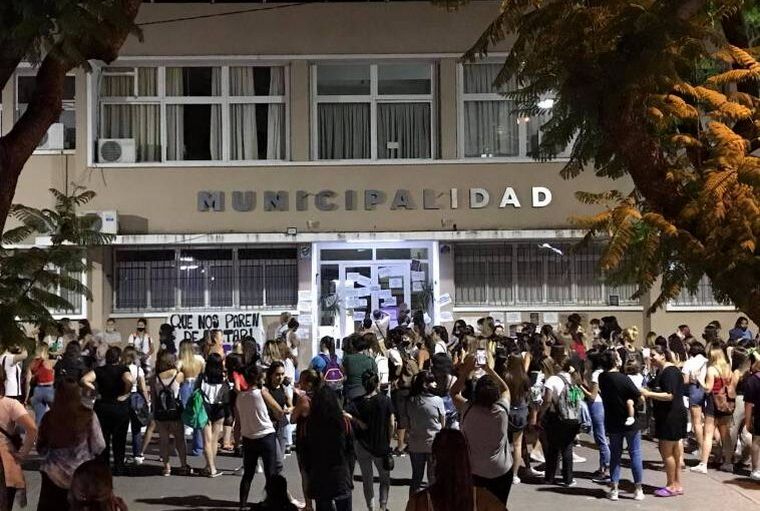 La víctima de 19 años llevaba cinco meses de gestación. 