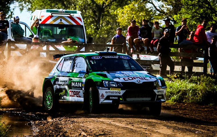 Jorge Martínez con su Fabia R5 en el Shakedown hoy.