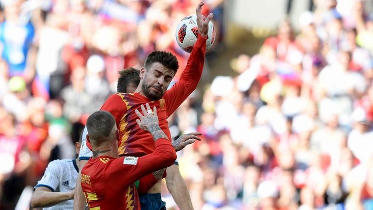 Publican una nueva regla para sancionar las manos en fútbol (Foto: AFP)