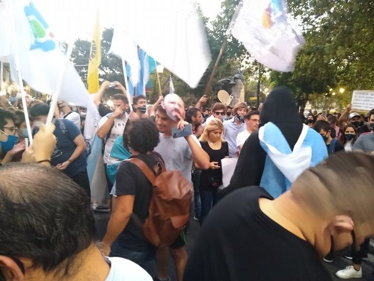 Protestas en la Casa de Formosa contra Gildo Insfrán