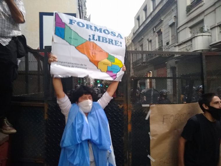 FOTO: Protestas en la Casa de Formosa contra Gildo Insfrán