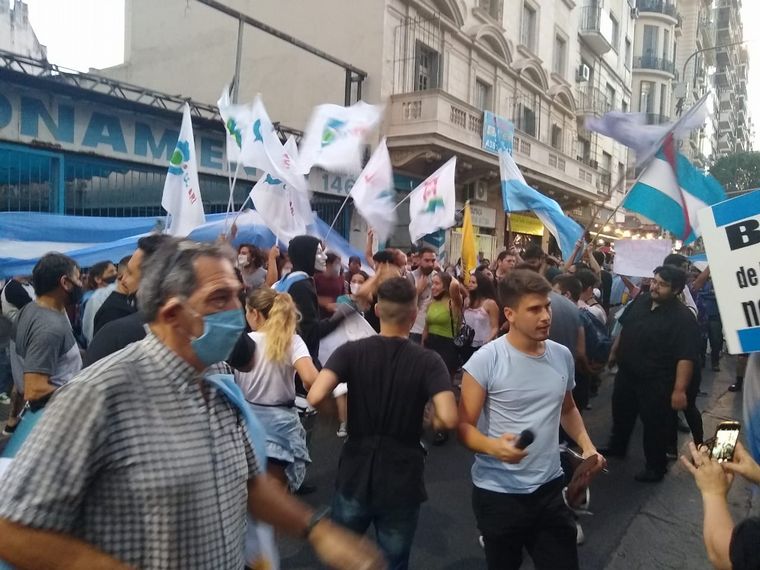 Protestas en la Casa de Formosa contra Gildo Insfrán