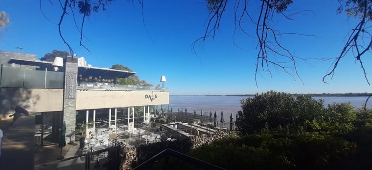 Desayuno a los pies de los Silos Davis en Rosario