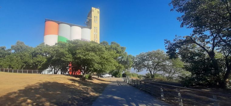Desayuno a los pies de los Silos Davis en Rosario