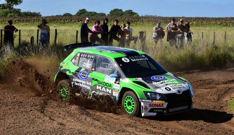 Cancio y el Skoda adelante en el inicio del Sábado en General Madariaga.