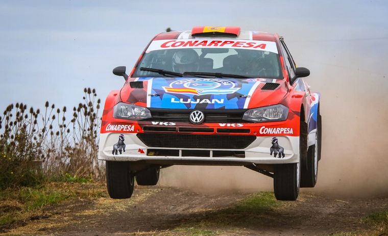 Fernándo Alvarez a buen ritmo con su Polo R4 en Madariaga.