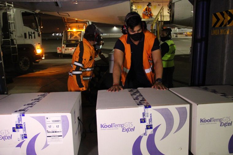 Chile donó 20 mil vacunas chinas a Ecuador y Paraguay