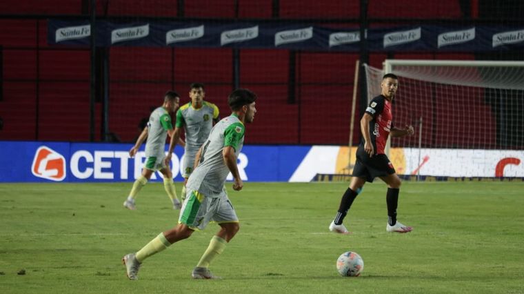 Colón venció a Aldosivi y se mantiene como único líder