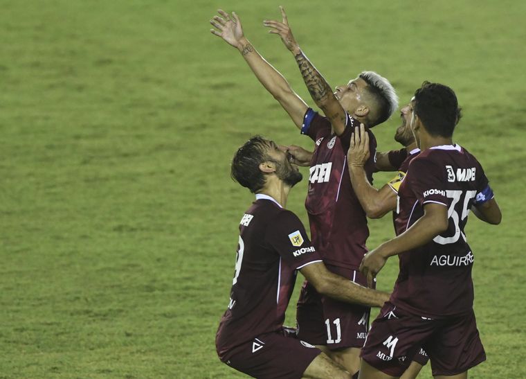 En un ráfaga, Lanús lo dio vuelta y superó a Atlético